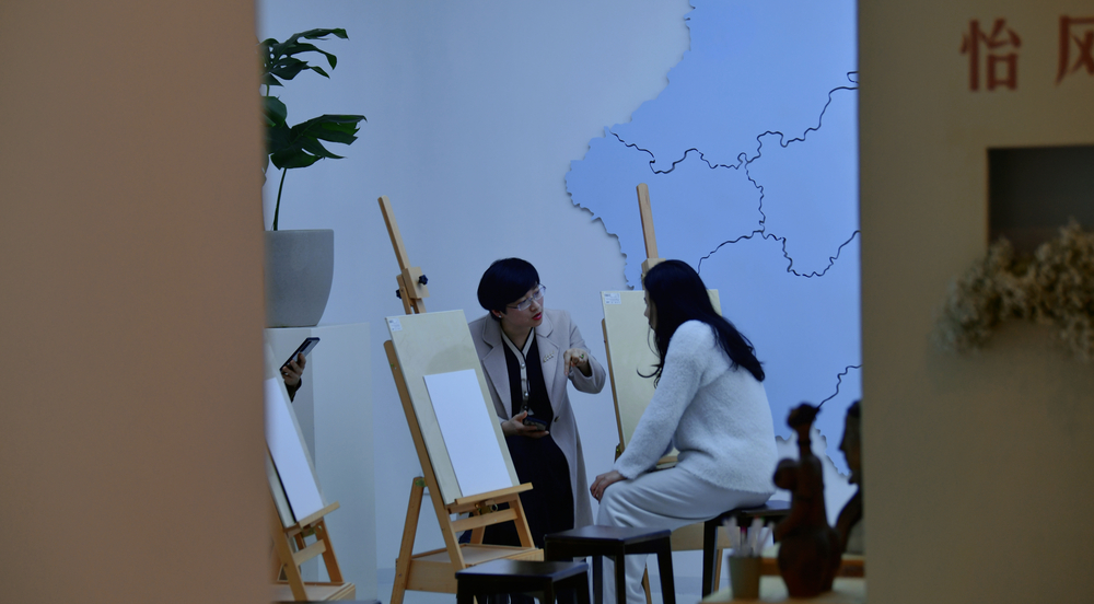 青年艺术家走进怡风雕塑开展创作交流活动